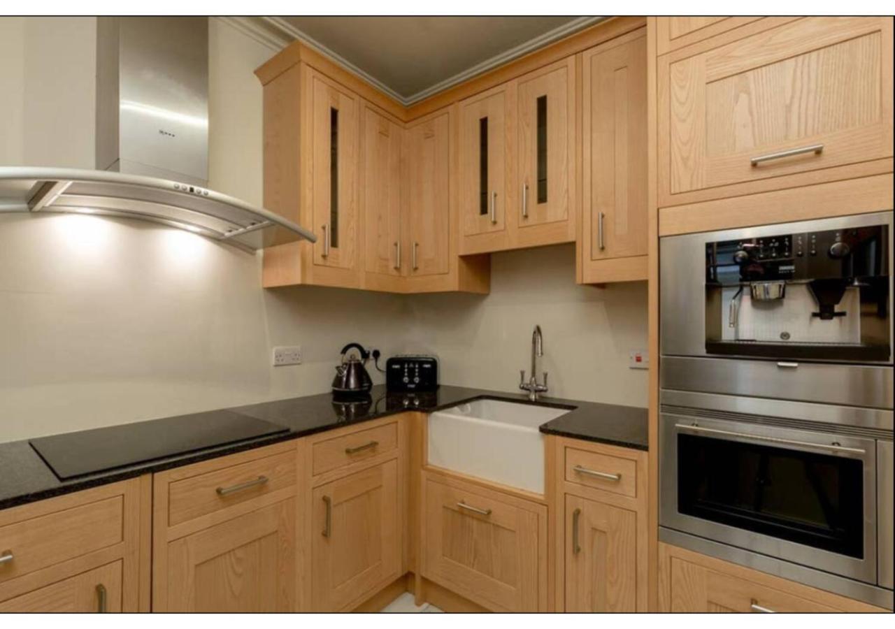 Joivy Boutique Apt With Patio In New Town Edimburgo Esterno foto