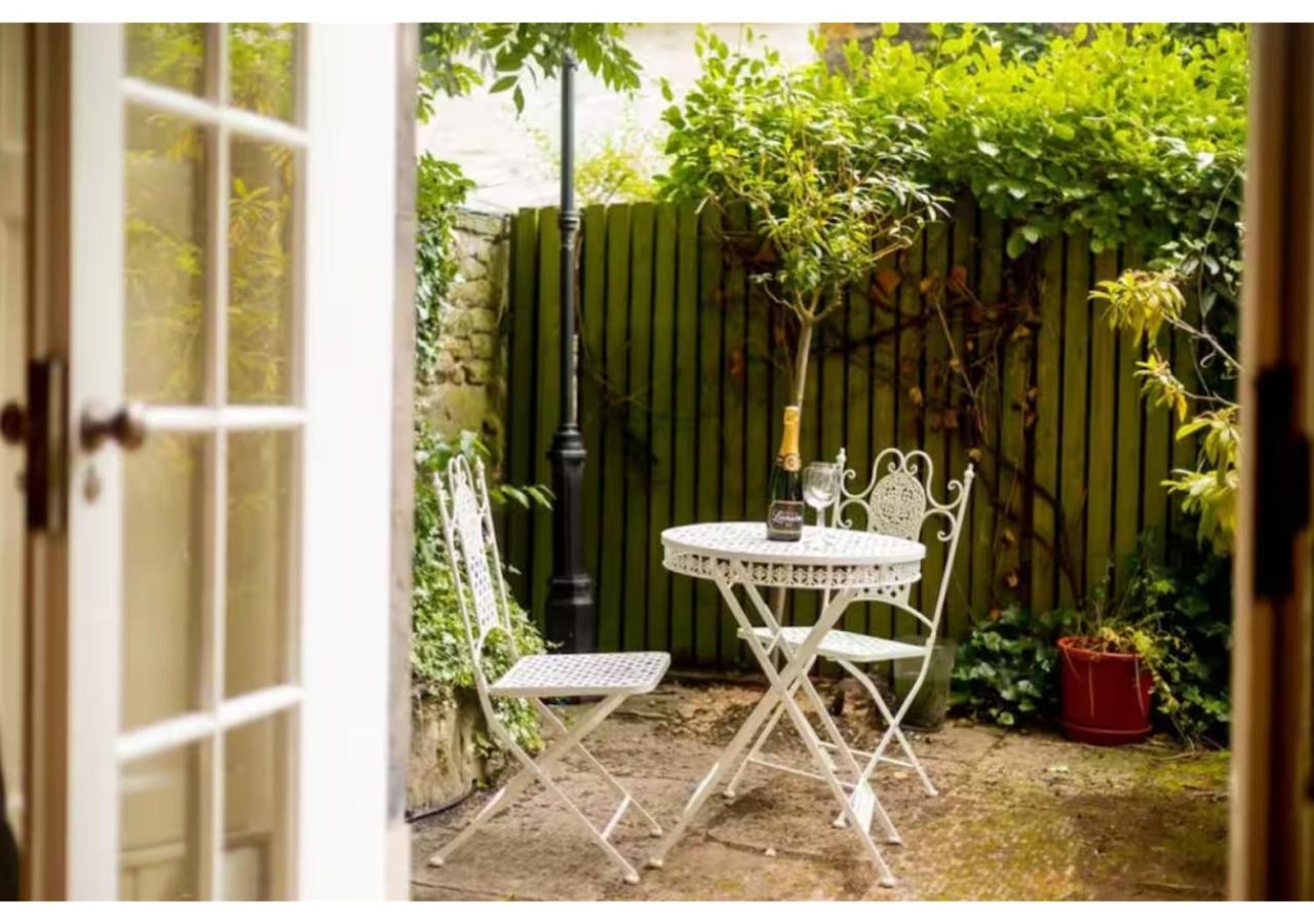 Joivy Boutique Apt With Patio In New Town Edimburgo Esterno foto